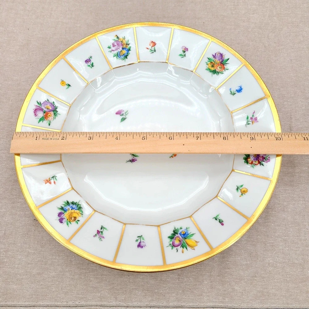 One (1) Royal Copenhagen 'Henriette' 10.25 Inch Dinner Plate #444-8549 READ